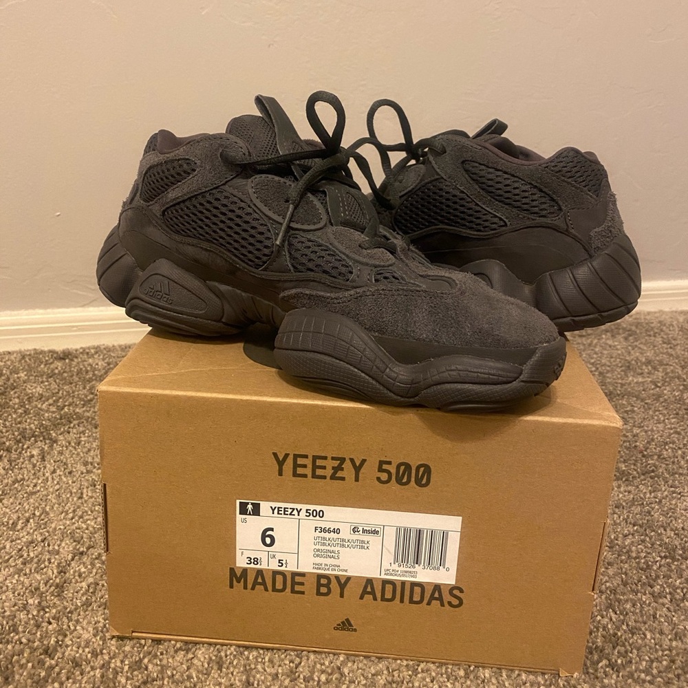 Yeezy 500 black